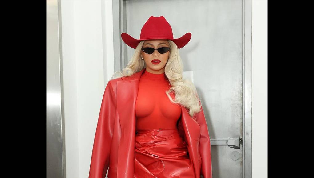 En segundo lugar, de la lista se encuentra la cantante texana Beyoncé, quien en 2023 hizo todo un despliegue de alta costura durante los conciertos de su última gira y quien ahora se ha dedicado a explorar el género country, continuando con la estética vaquera de su álbum ‘Renaissance’.