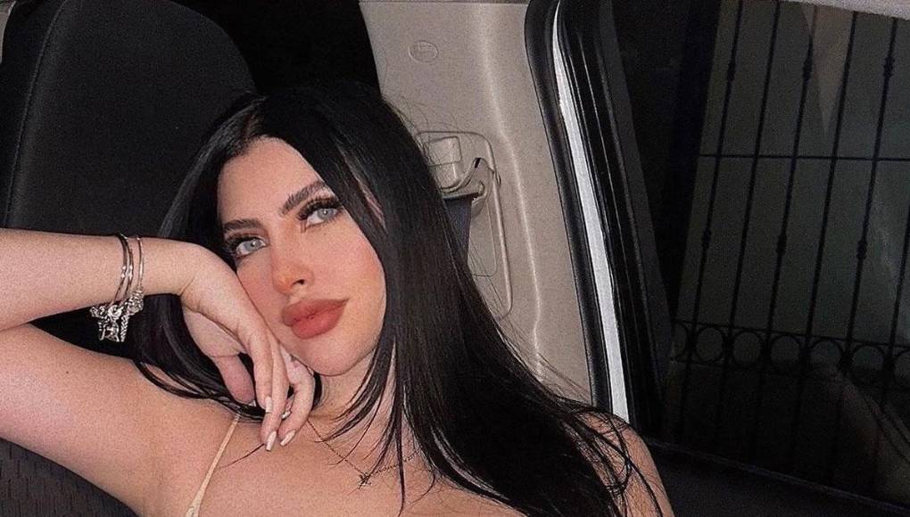 Al igual que Yazmín, Karla Villaseñor colabora en plataformas de deportes y en su biografía señala ser modelo y abogada. Está ligada con el mundo del futbol ya que se encarga de dirigir una sección de pronósticos en una fanpage de la Liga MX.