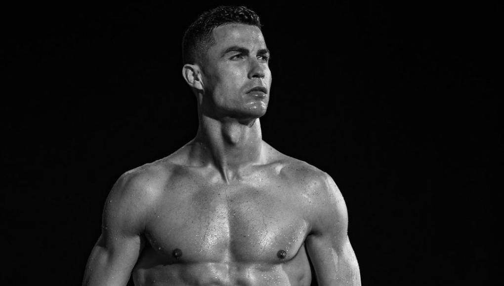 “Yo cocino con aceite de coco. También es importante beber mucha agua, pero purificada. Y beber mucho”, comentó Barone sobre el plan alimenticio de Cristiano Ronaldo.