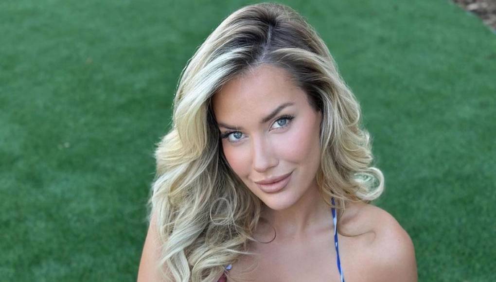 “Y dicen ‘pero son falsos’ y yo digo ‘son reales, ¿qué quieres que diga?’ Y no mentiría al respecto. Si pagué por ellos y fueran falsos, diría ‘sí, pagué por ellos y son increíbles, como míralos’”, dijo Paige Spiranac.