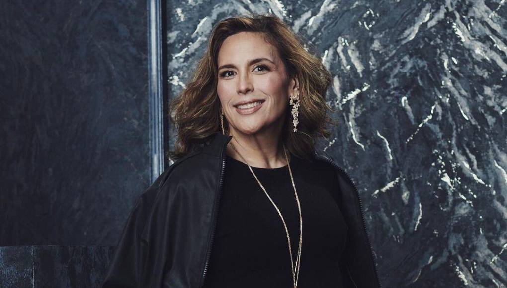 “(No crean) ni en las pastillas, ni en las inyecciones ni nada”, advirtió a sus seguidores. En cambio, compartió cuál es el recurso adicional al que sí ha recurrido. “<b>Hay unos masajes que sí son muy buenos, que esos sí me los hice</b>, que me empezaron como a drenar toda esta parte hormonal que tenía... Esos sí son ciertos”, comentó.<i>Fuente: Hola USA</i>