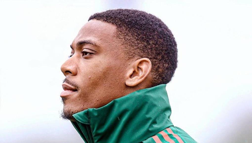 Tras nueve años perteneciendo al Manchester United, el francés Anthony Martial abandona el club y le dedicó una carta a los aficionados. “Me gustaría agradecerles desde el fondo de mi corazón todo lo que han hecho por mí. Sus canciones, los ánimos y el cariño son recuerdos que quedarán grabados en mi corazón para siempre”. 