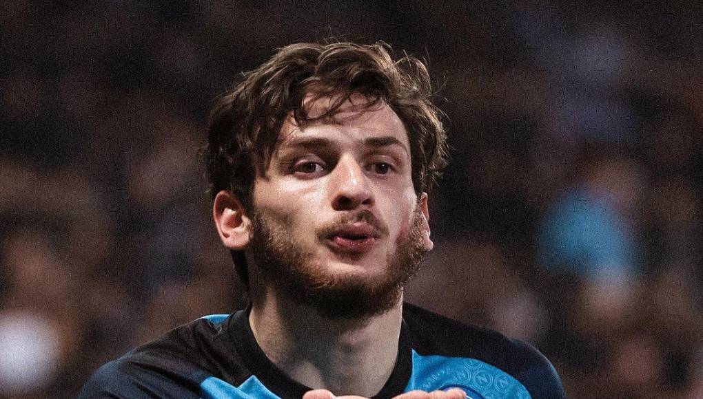“Autor de dos temporadas notables en Italia, y en particular una primera en la que fue decisivo en 31 partidos, el delantero georgiano de 23 años es, según nuestra información, la prioridad de los dirigentes parisinos”, informaron en Le Parisien.
