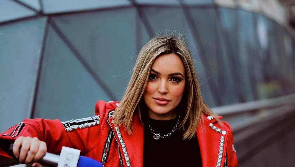 Luego, la periodista confiesa que finalmente tuvo una charla con el jugador. “En un momento terminé hablando con Rodri, que estaba muy simpático con todo el mundo. Me preguntó a qué me dedicaba, entonces para no contarle toda una historia le dije que era artista musical y le canté una canción que hice, me dijo que no la conocía”.