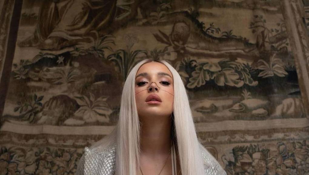 Se trata de Lola Índigo, cantante y bailarina española de 32 años, que se ha rendido a la calidad de Vinicius y le mostró su apoyo en redes sociales, dejando un guiño.