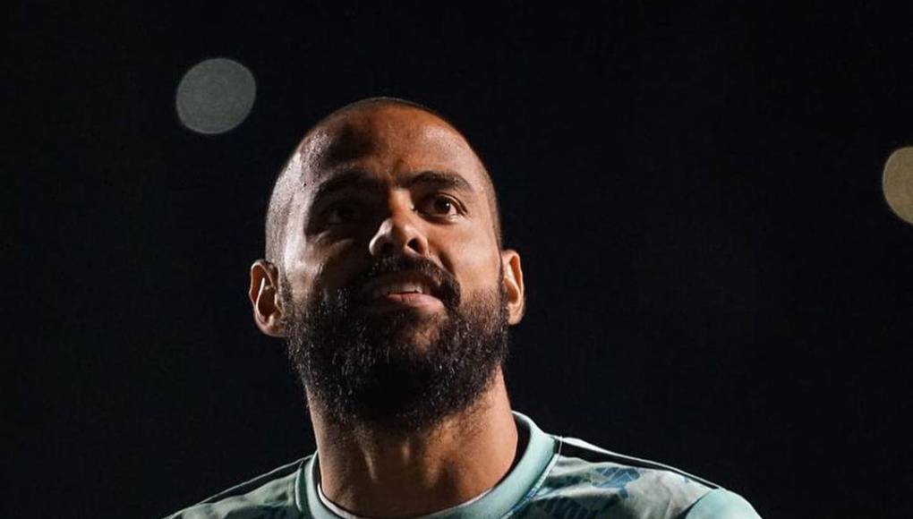 Portero: Édrick Menjívar, es el titular indiscutible del Olimpia, por lo que su presencia está asegurada ante Motagua. 