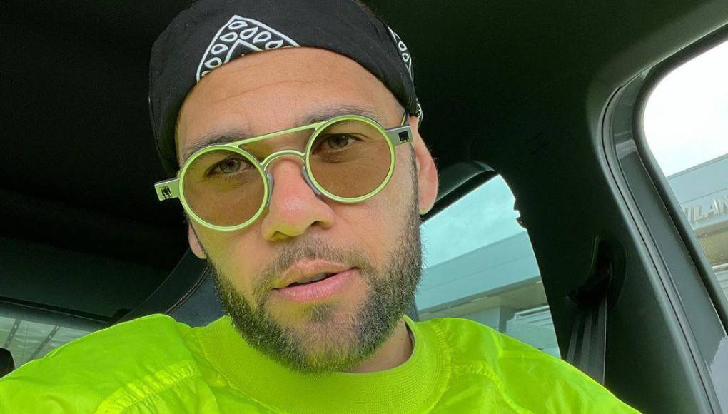 El futbolista, que debe declarar el miércoles, asegura que las relaciones fueron consentidas. 