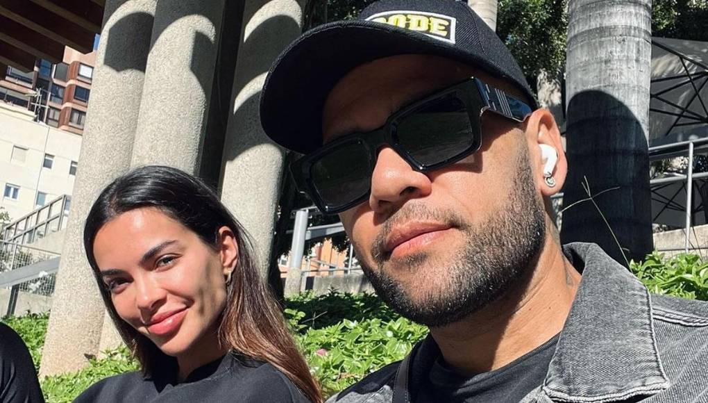 En este mediático reportaje, con el que esta revista brasileña habría hecho este pago como “un adelanto de esa entrevista tipo documental que se está haciendo”, Dani Alves habría solicitado a Joana Sanz, su mujer hasta el momento en el que ocurrieron los hechos en la discoteca de Barcelona, que participara en el citado reportaje.