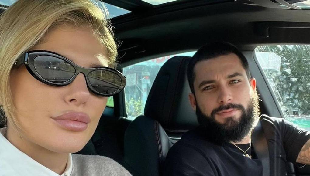 Después de ese anuncio, su novia Ajla Etemovic ha desaparecido misteriosamente de las redes sociales acto seguido sin razón aparente y de manera inesperada.