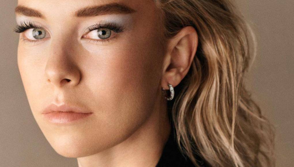 Su actuación le valió nominaciones al Emmy y al BAFTA. Recibió el premio a la Mejor Actriz de Reparto del 2018 en la segunda temporada de la serie. La siguiente temporada el elenco cambió y Kirby dijo que “The Crown” fue la mejor época de mi vida.Fue terrible tener que despedirme, realmente lo lamento”.