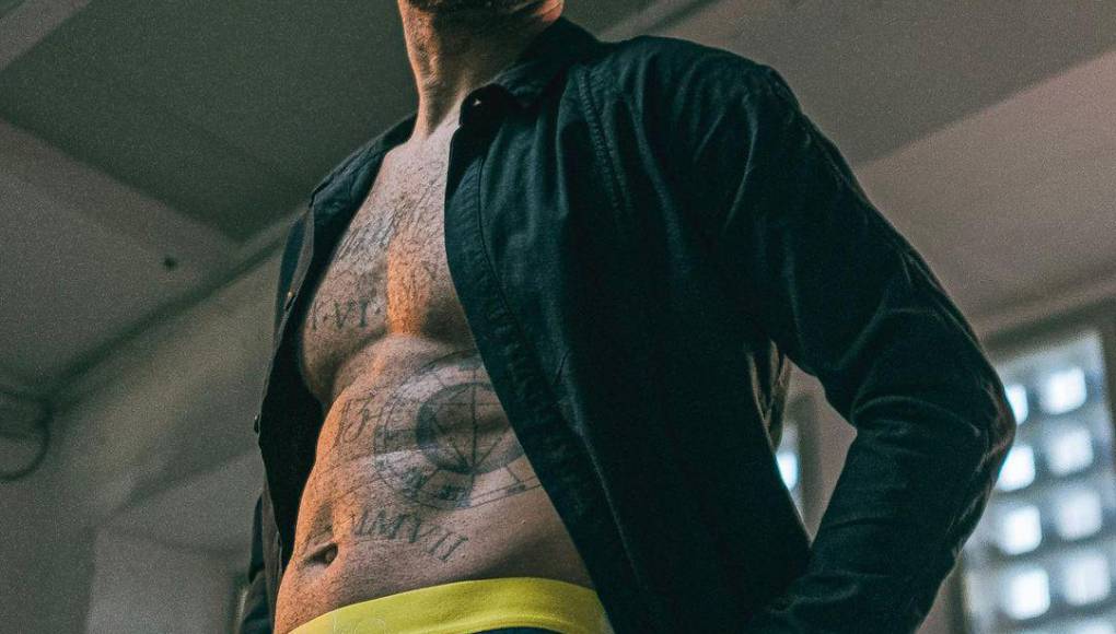 Asimismo revela: “Estábamos ya más cercanos, empezó ella a bailar más pegada a mí, a rozar sus partes con la mía. Un baile típico de discoteca, perrear. Un baile un poco más pegado. Puso la mano para atrás y empezó a tocarme las partes”.