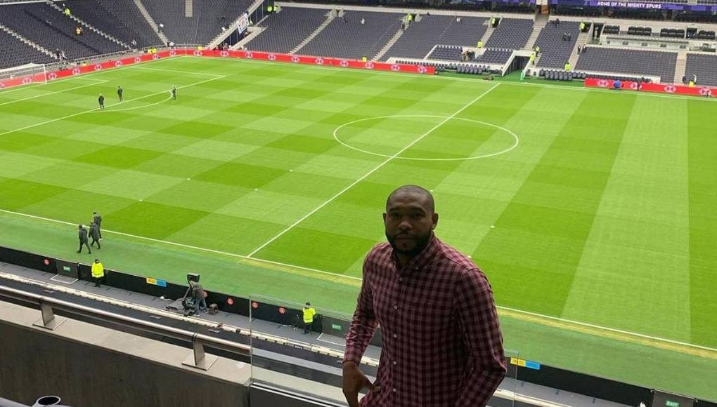 Wilson Palacios viaja con frecuencia a Londres, ciudad en donde jugó y se ganó el cariño de los aficionados del Tottenham. En la imagen aparece en el estadio de los Spurs.