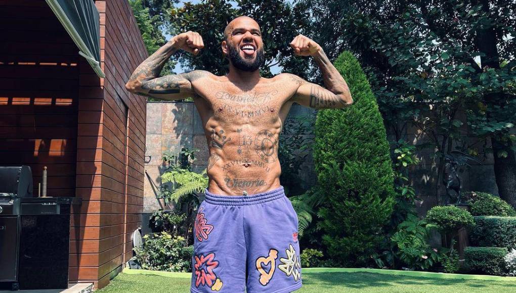 Se conoció que Dani Alves regresó este lunes a su domicilio en Esplugues de Llobregat, que hasta el domingo estaba siendo habitado por su expareja Joana Sanz.