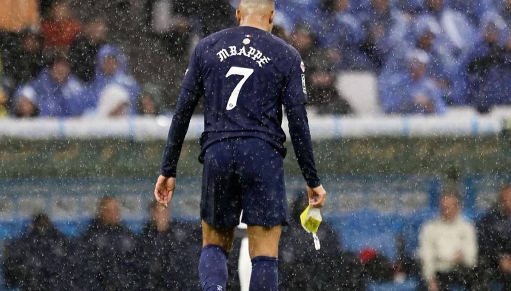 Es la tercera vez que Luis Enrique lo saca del terreno de juego. Ya ocurrió previamente en el 1-1 ante el Rennes (minuto 65) y en el 0-0 frente al Mónaco (45’).