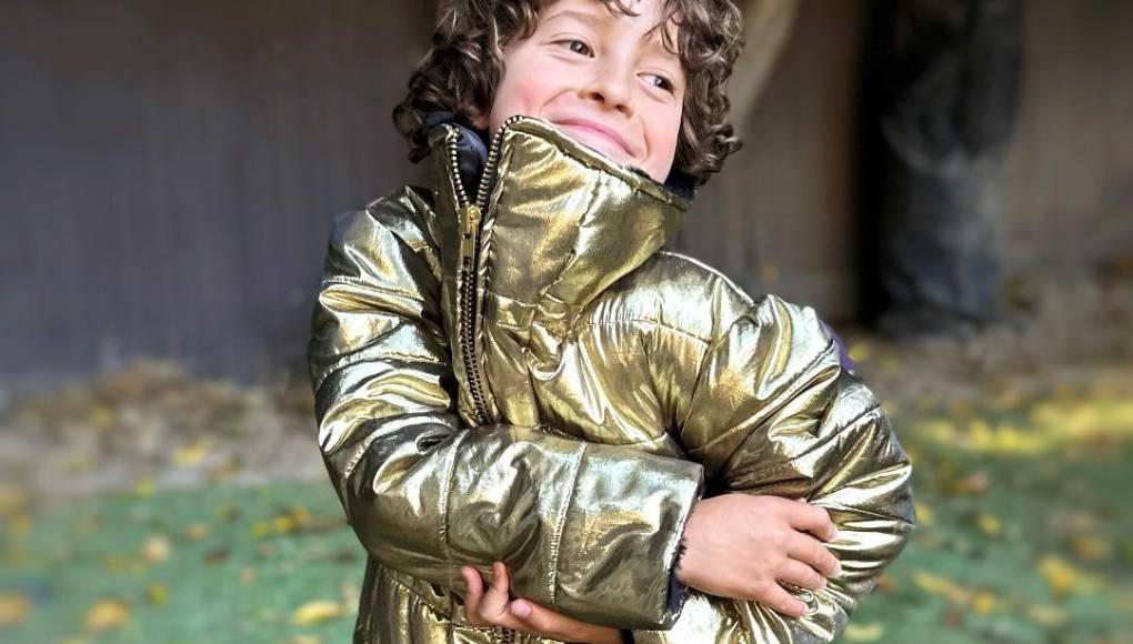 Max Alexander, el diseñador de 8 años, viste a Sharon Stone