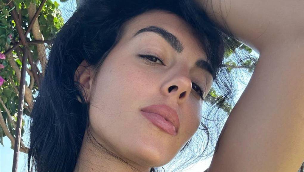 La modelo recientemente ganó una batalla legal a varios medios que hablaron de su pasado. La pareja de Cristiano Ronaldo mantiene al margen a su familia de los reflectores.