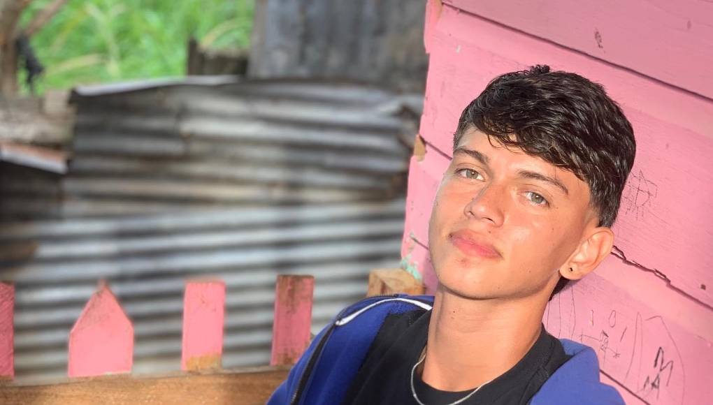 “Descansa en paz mi hermano. Solo queda de recordar cuando jugábamos pelota en la calle. Me queda saber que te fuiste con Dios”, dijo un amigo.