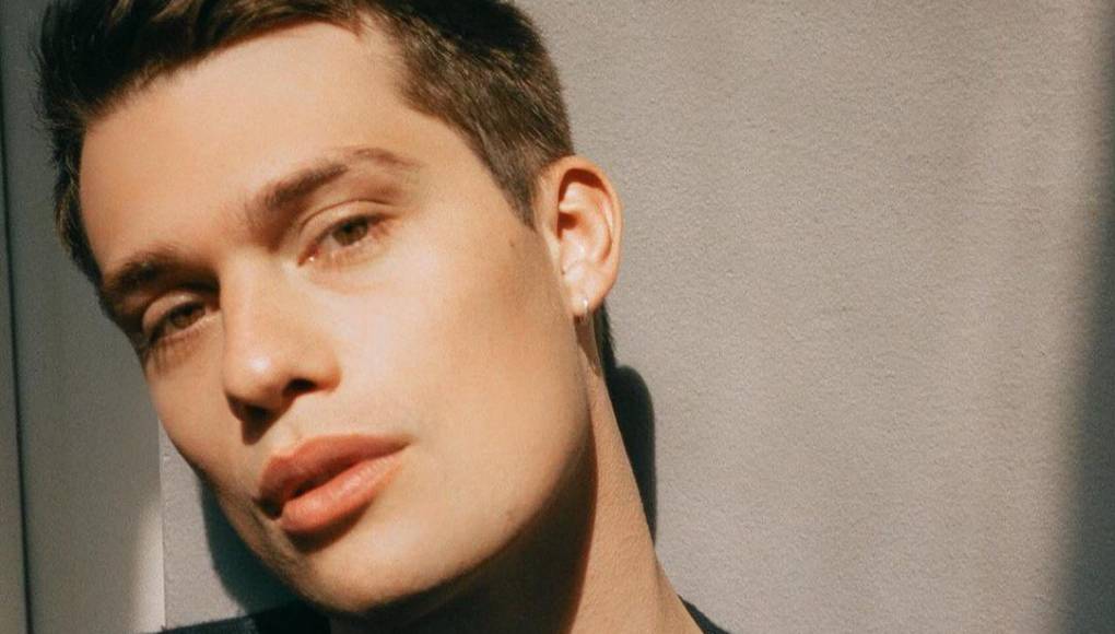 Nicholas estrenó hace a penas un mes su nuevo sencillo. La canción se llama Comfort. Su primer disco lo estrenó en 2015 bajo el nombre de The Beat Beneath My Feet. En la película Cenicienta tuvo la oportunidad de lucir sus dotes de cantante al lado de Camila Cabello.