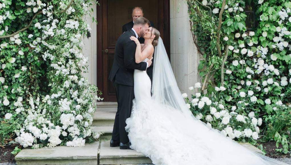 La revista People recordó que en 2020, mientras el rapero hablaba con Mike Tyson en su podcast, Eminem aprobó a McClintock y dijo que Hailie lo hizo “sentir orgulloso” por su decisión. Hailie estudió psicología y se graduó con una nota media de 3,9 sobre 4, según ha explicado orgulloso su padre.