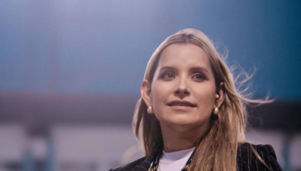 “En esta aventura, las mujeres aprendemos a andar nítidas y preparadas, independientemente de lo que pase en nuestras vidas privadas. Porque esto se ama, se cuida y se defiende”, destacó Tanya, resaltando el papel de las mujeres en el periodismo deportivo hondureño. 