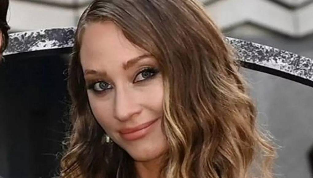 Natalie ha admitido que la narración de género ha pulsado a través de sus venas desde que era muy pequeña. Esto ha servido como su vocación como escritora desde adolescente. Es amante de los perros, el deporte, la lectura y el ajedrez al igual que su novio Henry Cavill.