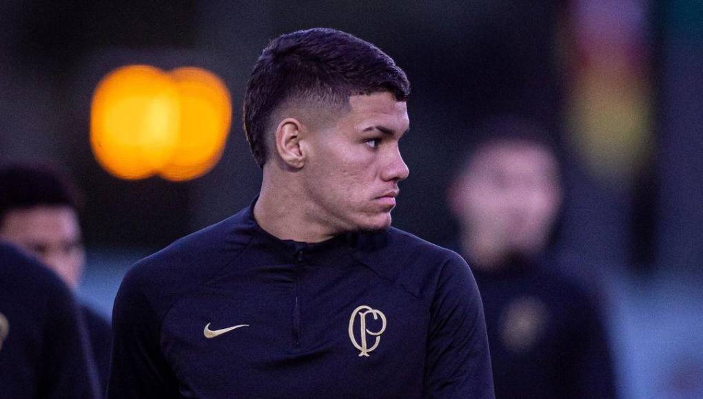 Su abogado, Tiago Lenoir, aseguró que el jugador del Corinthians ofreció los primeros auxilios, llamó una ambulancia y acompañó a la joven hasta el hospital.