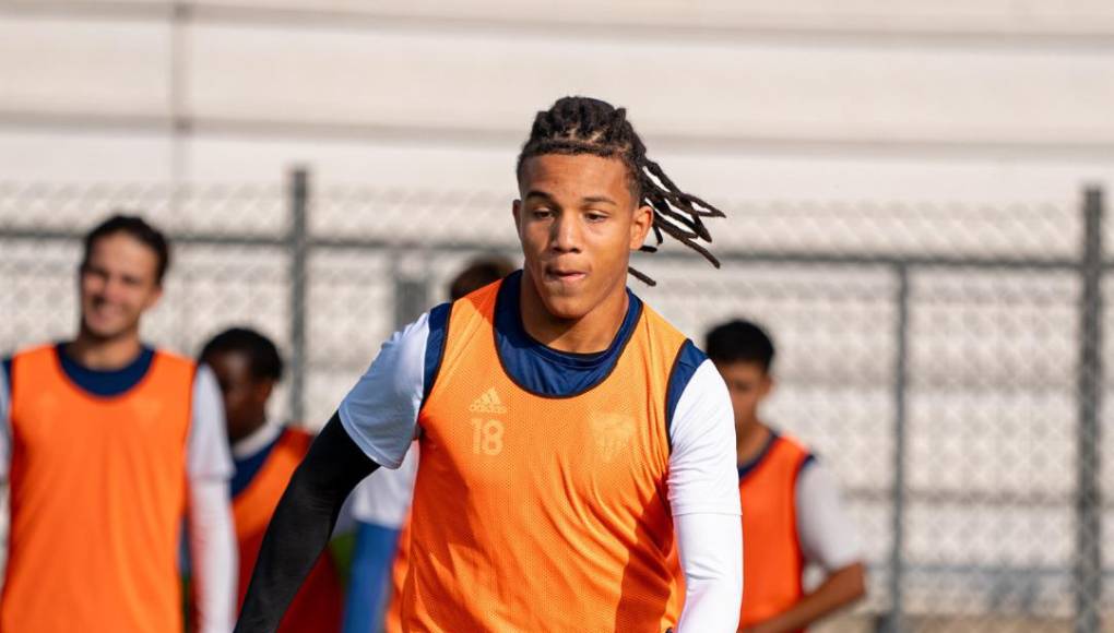 David Edoardo Suazo. 18/11/2005 (18 años). El hijo mayor de David Suazo también es delantero y tras pasar por las filas del Cagliari ahora milita con buen suceso en el ASD Chisola Calcio de la Serie D, cuarta division, y resaltan los más de 8 goles que posee.