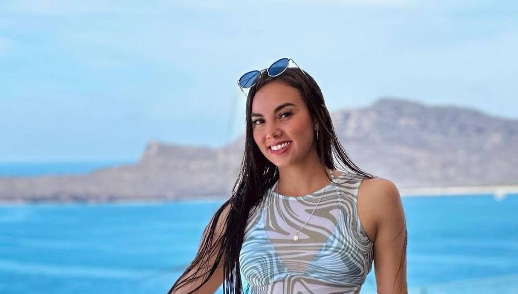 “Es algo difícil, no pensé que fuera tan complicado. Mucha exigencia física, de reglas de juego, es estudiar bastante. Se me está acabando el tiempo dentro del futbol universitario y la verdad es algo que me apasiona, que me encanta el futbol, y si puedo conseguir una manera de vivir a través de él, qué mejor que ser árbitro”, aseguró Selene.