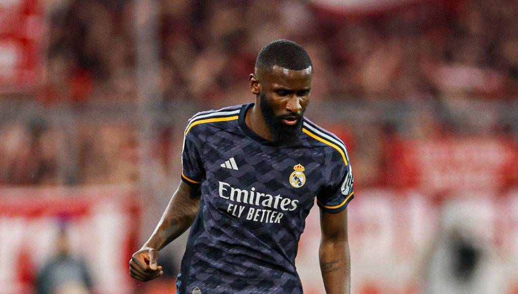 Defensa central: Antonio Rüdiger haría dupla con Nacho en la zona defensiva. 