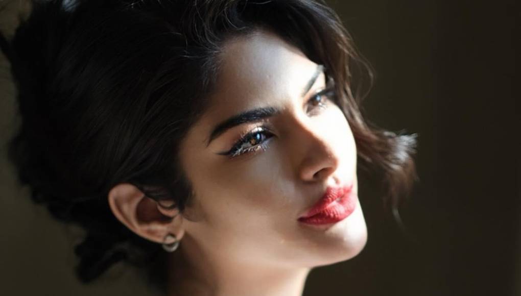 Sheynnis Palacios, licenciada en comunicación social por la clausurada jesuita Universidad Centroamericana (UCA), de Managua, es la primera nicaragüense y centroamericana que gana Miss Universo, cuya edición de 2023 se celebró el 18 de noviembre en El Salvador.