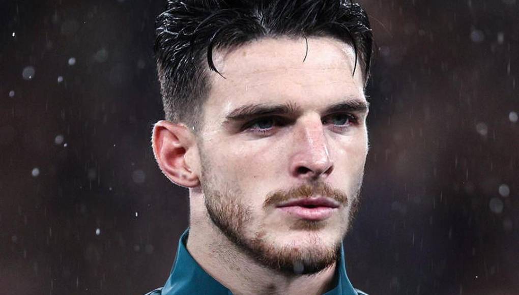 Ante esto, Declan Rice tuvo que salir a defender a su novia de las feroces críticas que recibió en las redes por parte de los usuarios que cuestionaron su aspecto físico.