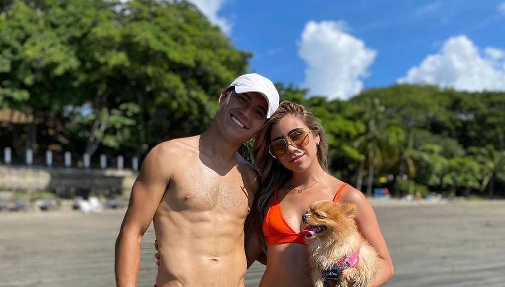 “Mi esposa es la chef, ella es la que hace todo, yo soy el que prueba jajaja. Bien, no tenemos una infraestrcutura muy grande, todo es en la casa, fue también generando eso, que como ser humano que ahora hay mucho tiempo, aunque uno tenga sus ahorros, no te vas a quedar en la sala sin hacer nada. No quisimos quedarnos tranquilos, mantenernos ocupados y ha salido bastante bien”.