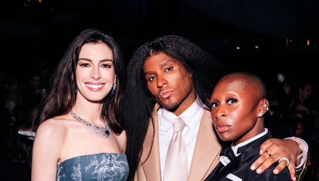 El nombre Law Roach no ha dejado de resonar y de esta manera se ha establecido como una celebridad más. “Vivo en este mundo de fantasía donde las mujeres son mis superhéroes. Creo que lo que me separa de otros estilistas es que realmente trabajo duro para encontrar quién es la persona”, comentaba a ‘Vogue USA’.