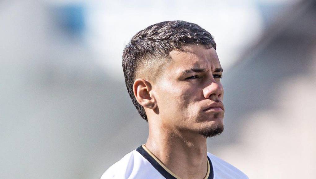 El futbolista Dimas Cándido de Oliveira Filho, de 18 años, afirmó que él mismo llamó a los servicios de emergencia luego de que la joven se desmayó tras una relación sexual consentida entre ambos y de darse cuenta de que tenía una hemorragia en las partes íntimas.