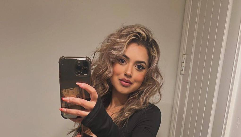 <b>Abigail Rivera:</b>Nació en 1995. Es una cantante y compositora que ha lanzado varios sencillos, incluso ha colaborado con su padre. La joven formó parte del reality “La Voz México”. Comparte información de su familia, junto a su esposo en sus redes sociales y es madre de cuatro niñas. Ella defendió a su hermana Ayana cuando surgió el pleito con Chiquis; es más, la acusó junto a Jenicka de ir a su casa a pelear.