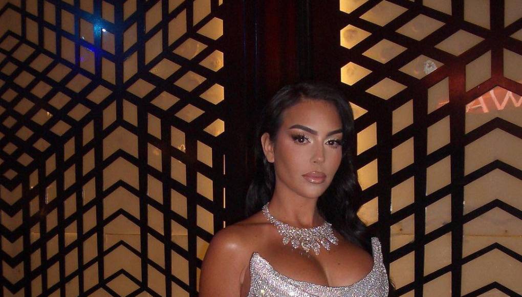 Pero no solo eso. También deberán pagar 50.000 euros a ella y a su hermana, Ivana Rodríguez, por vulneración de la intimidad y la imagen de su padre.