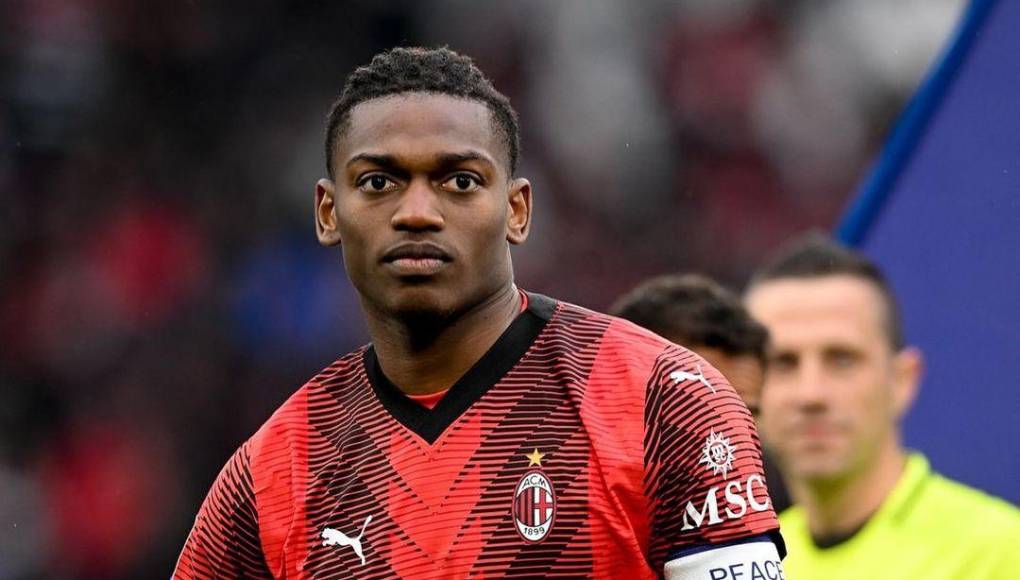 Giorgio Furlani, actual CEO del Milan, expresó este sábado que Rafael Leao no abandonará el club, pese al interés de numerosos equipos por el extremo.