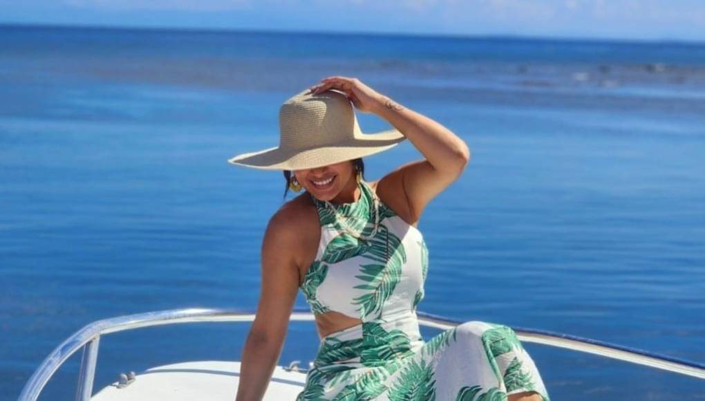 Asimismo es catalogada una de las más belllas, actualmente es presentadora del programa “Que viva la vida” de HCH.