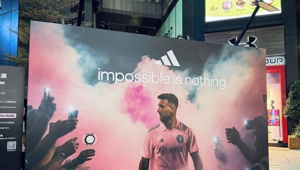 Las calles de Hong Kong se adornan con la leyenda Messi.