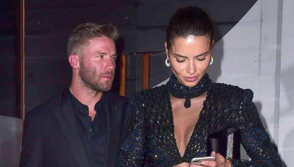 Julian Edelman mantuvo una relación intermitente con la top-model brasileña Adriana Lima y posteriormente con la modelo sueca Elle Rose.