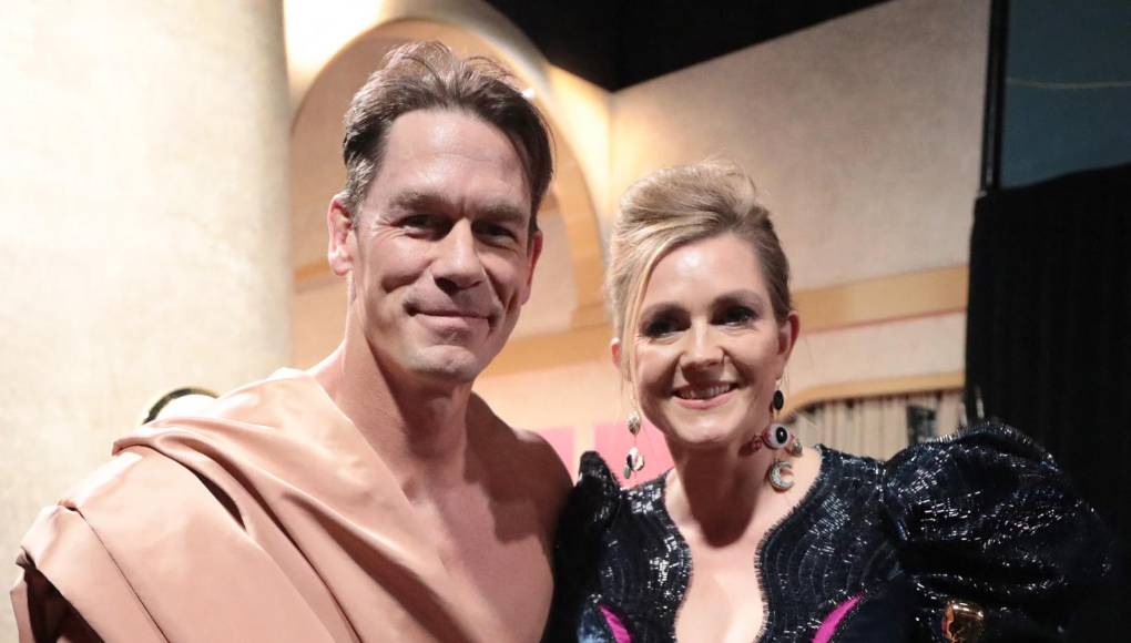 Pero, ¿por qué John Cena salió desnudo en los Premios Óscar? el motivo fue para conmemorar, según lo explicó Kimmel, el 50 aniversario de cuando un hombre, el fotógrafo y galerista Robert Opel, subió al escenario, mostrando el signo de la paz, mientras David Niven presentaba la <a rel="nofollow" href="https://www.youtube.com/watch?v=EWBc-ir6IFM&amp;ab_channel=Oscars">46ª edición de los Oscar en 1974</a>. 