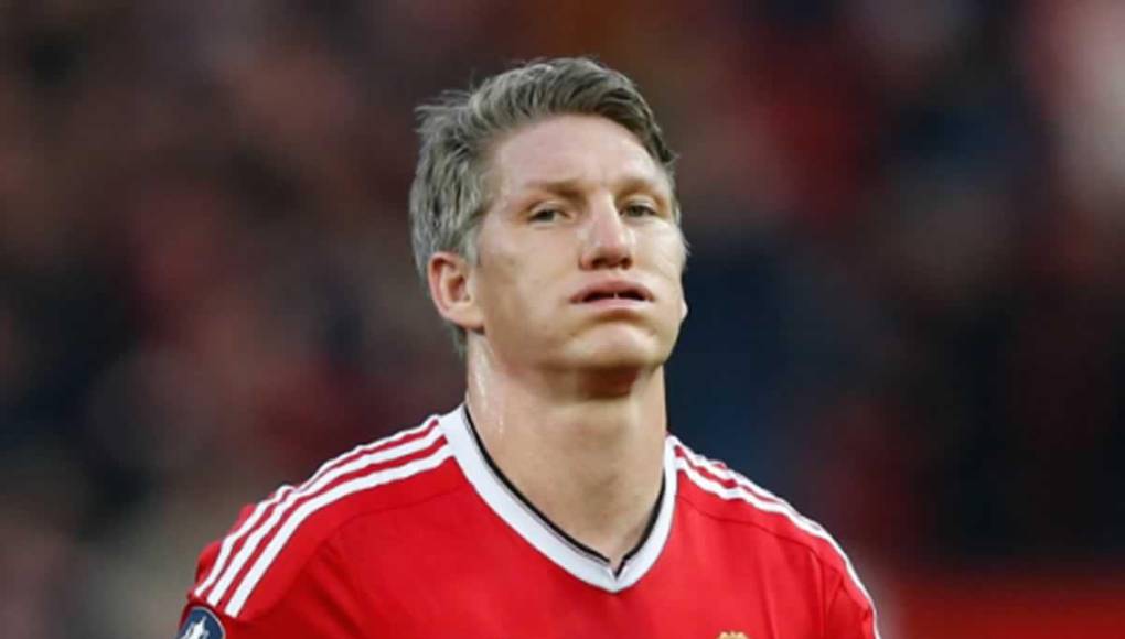 Durante la campaña 2015-2016, la leyenda bávara se perdió 14 partidos entre club y selección por una lesión en los ligamentos. Ese verano hubo Eurocopa y Schweinsteiger se recuperó a tiempo, disputó seis encuentros con la Mannschaft. Eliminado en semifinales, Bastian se perdió el inicio de la pretemporada del Manchester United en Estados Unidos y a su regresó al club se llevó una desagradable sorpresa.