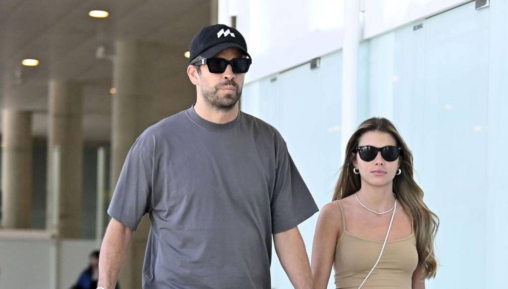 El que fuera jugador del Barcelona no ha viajado solo a capital de España, sino que ha reaparecido ante las cámaras junto a Clara Chía, una llegada al aeropuerto de Madrid-Barajas que ha estado rodeada de polémica.