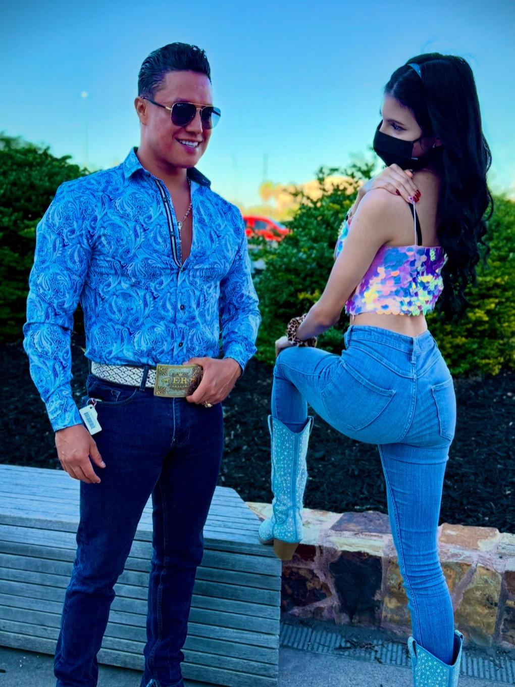 Erik El Charro presume sus nuevas cejas