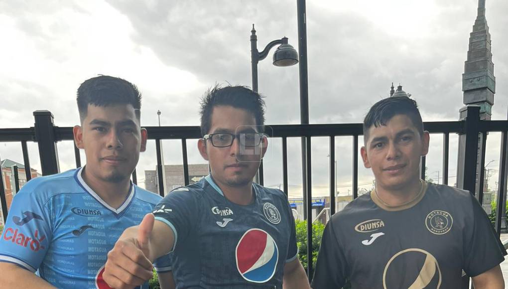 Las diferentes familias guardaron de este día especial para ver jugar a Motagua.