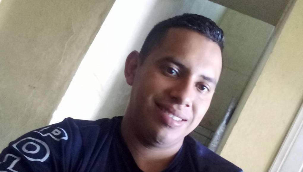 Era padre de una niña de unos dos años que era como la luz de sus ojos. 