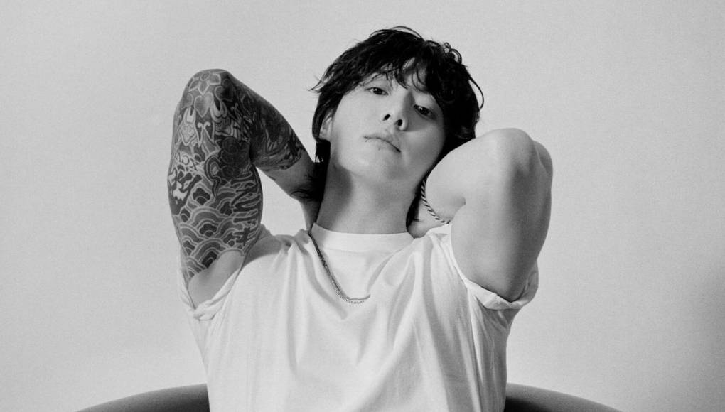 El vocalista principal de la famosa banda surcoreana estrenará en plataformas digitales, como Youtube, Spotify, iTunes, Apple Music, Tik Tok, Instagram, entre otras, este jueves 13 de julio a las 10 de la noche, hora de Honduras. “Seven” es el primer sencillo de su álbum debut como solista. Como parte de la campaña de promoción, lanzó esta serie de fotografías que ha llenado de expectativas a sus fieles fans.