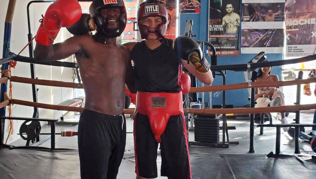 “Incluso dejé de ver con el ojo derecho, solamente con el izquierdo miraba. Incluso cuando yo peleaba con alguien no distinguía los colores, solamente miraba blanco y negro, solo la silueta”.