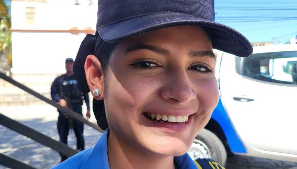 ”Muy bella”, “hermosa dama, Dios le bendiga”, destacaban los usuarios de la red hacia la jovencita.