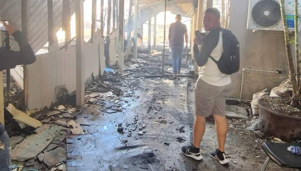 La población del sector y autoridades se han sumado a las labores de ayuda. 